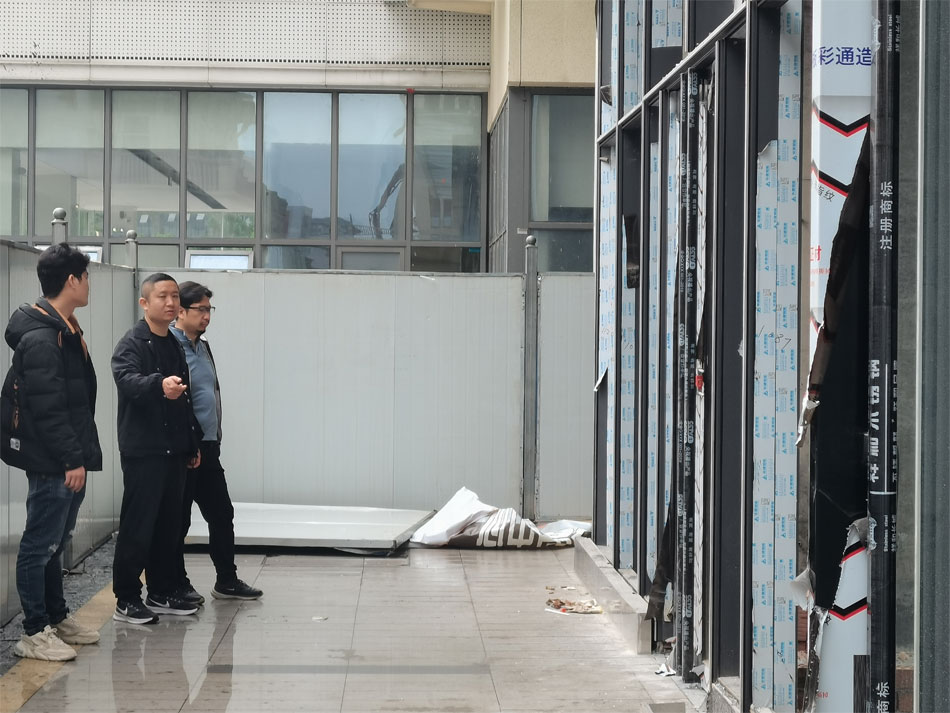 設(shè)計(jì)師赴萬達(dá)芮洄雅致酒店項(xiàng)目現(xiàn)場(chǎng)進(jìn)行辦公及設(shè)計(jì)指導(dǎo)工作 設(shè)計(jì)師赴萬達(dá)芮洄雅致酒店項(xiàng)目現(xiàn)場(chǎng)進(jìn)行辦公及設(shè)計(jì)指導(dǎo)工作